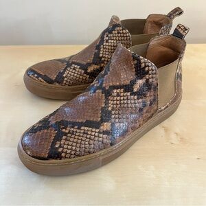 Anthology Paris Stylish Snakeskin Ankle Booties